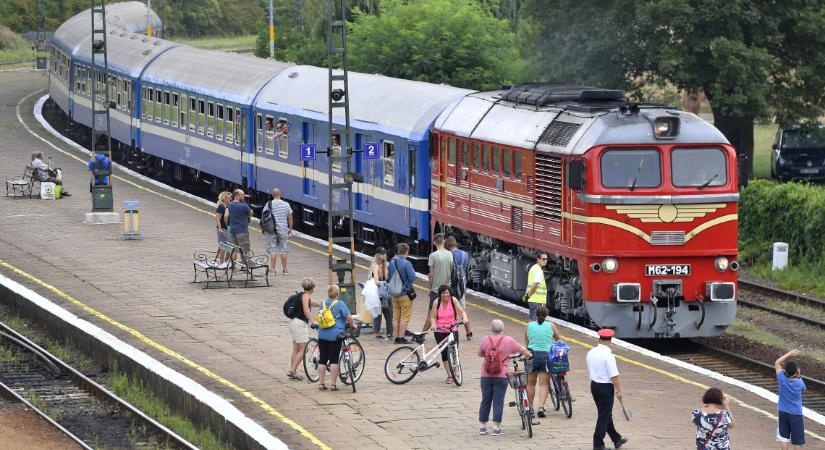 Behúzták a vészféket MÁV-nál: lassan nincs, aki a vonatot vezesse vagy a jegyeket kezelje