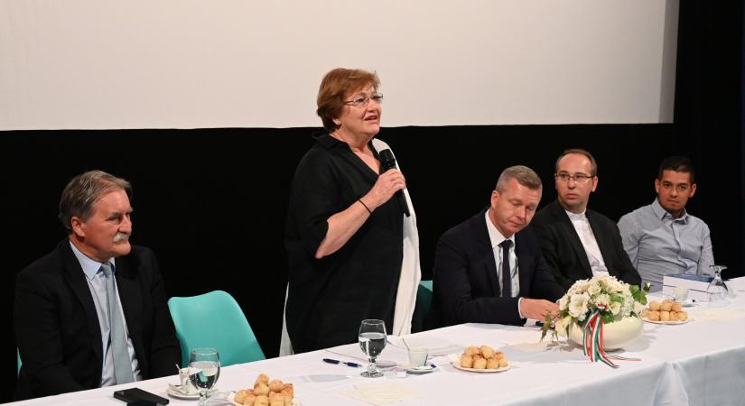 Szili Katalin: az egészséges nemzettudat nem ellenséges más nemzetekkel