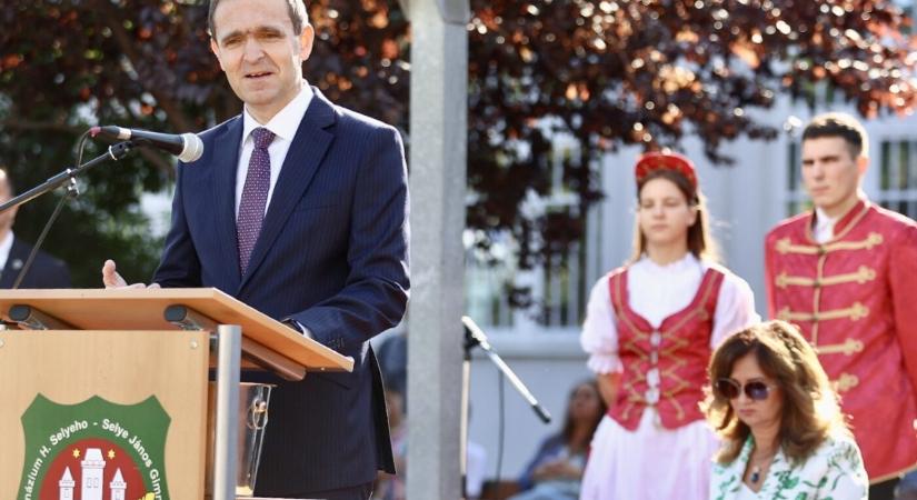 Ódor Lajos részt vett a Selye János Gimnázium tanévnyitóján (VIDEÓ)