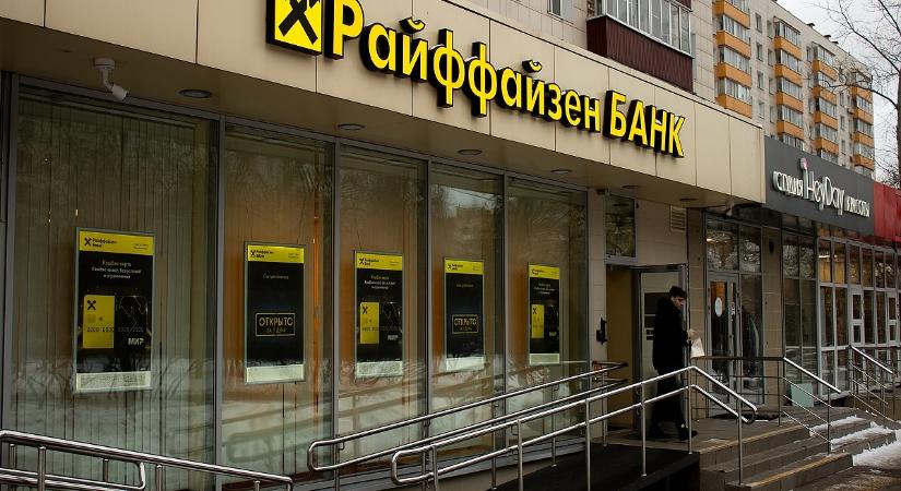 Bedobták a zsarolás-kártyát az oroszok: a külföldi bankok márpedig maradnak