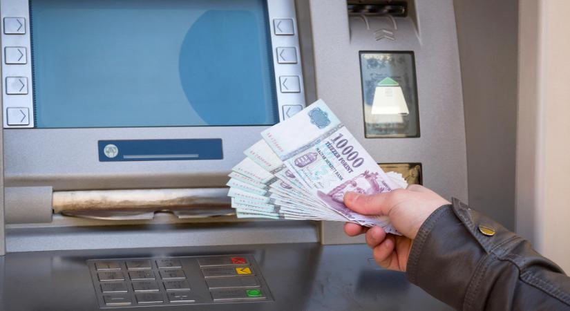 Jól kerestek a bankok a magas kamatokon