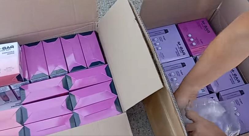120 millió forint értékű e-cigarettát csempészett egy sofőr - videó