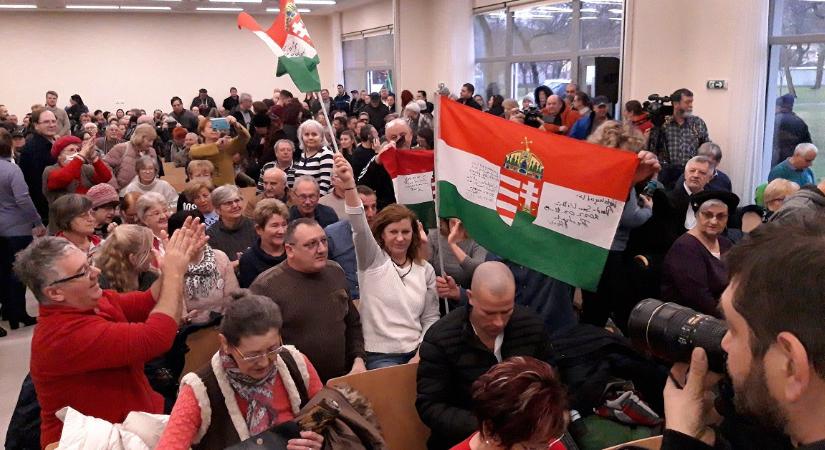 Leszavazta a Fidesz, hogy a közmeghallgatáson a „köz” is ott lehessen
