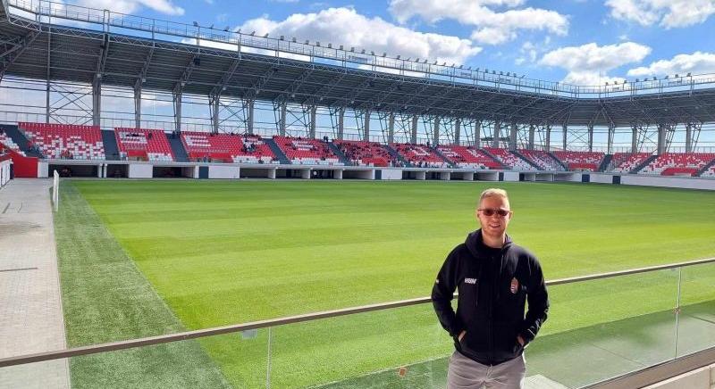 Amikor a Puskás Arénában 60 ezer ember énekli a Himnuszt, az katarzis – Sipos Lehel focidrukkert faggattuk