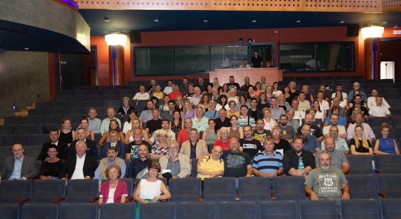 Évadnyitó a Hevesi Sándor Színházban