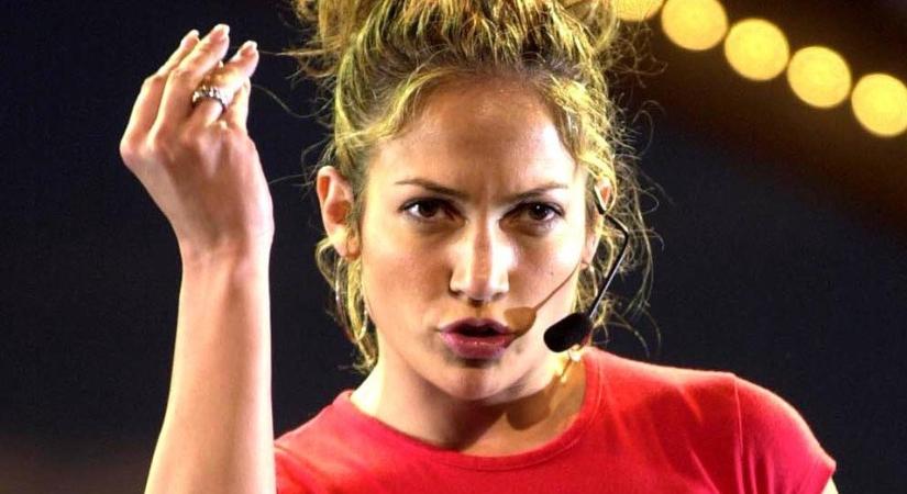 Jennifer Lopez ruhája teljesen szétnyílt, beleshettünk a női test csodálatos birodalmába
