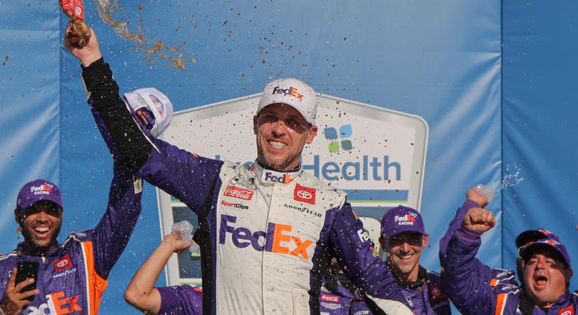 NASCAR: Denny Hamlin több évre hosszabbított a Joe Gibbs Racinggel