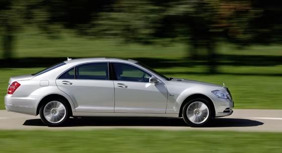 4 hengeres motor a Mercedes S-osztályban? Bizony, íme az S250!