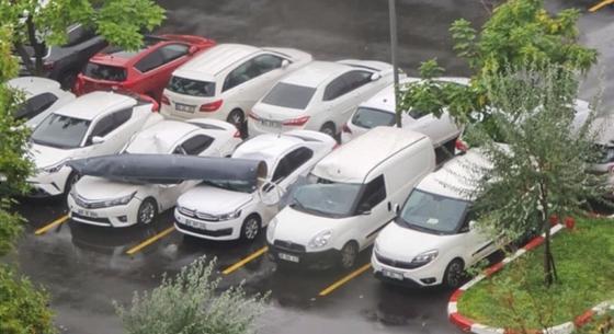 Videó: Parkoló autókra zuhant egy török vadászgép külső üzemanyagtartálya