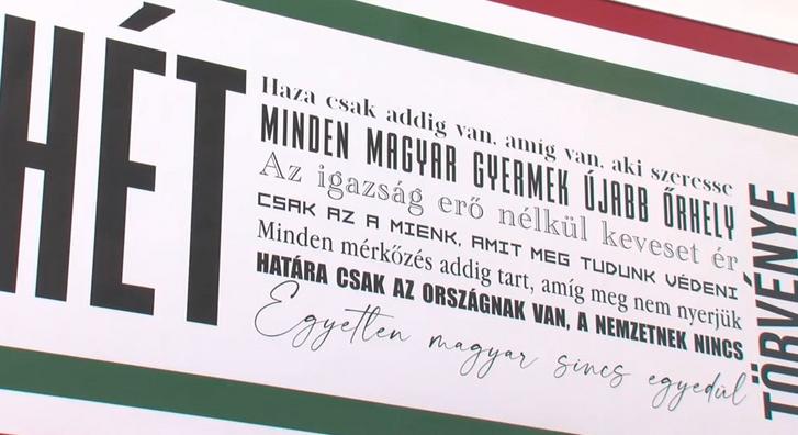 Orbán a falon