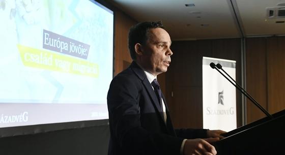 G. Fodor Gábor szerint Pesty László cirkuszol, a Lölőzésnek nincs politikai jelentősége