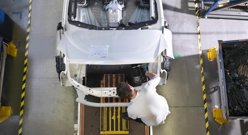 Régen látott visszaesés az autópiacon: ez a kocsi most a magyarok kedvence, lenyomta a Suzukit is