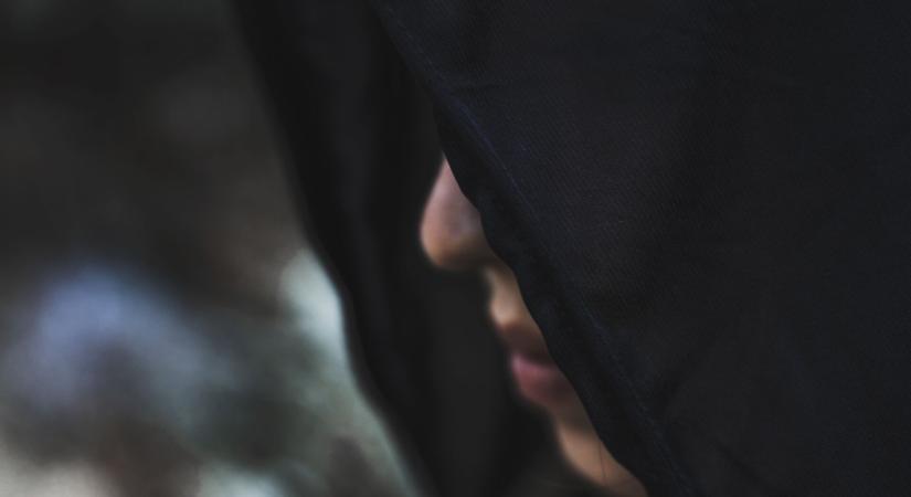 Holland statisztikai hivatal: Egyre több fiatal holland lány követ el bűncselekményt