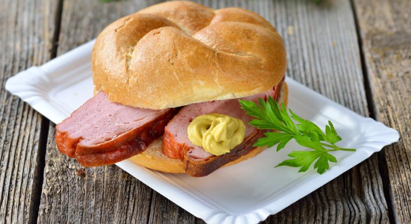 Itt a lista! Ezek a legnépszerűbb harapnivalók az autósok körében