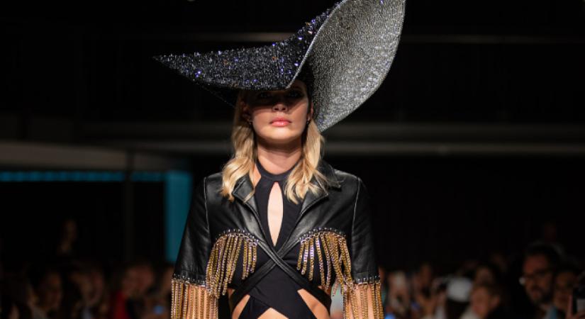 „Nálam sosincs koncepció, csak káosz” – Kerényi Virág extravagáns, új kollekciójáról mesélt nekünk a BCEFW-n