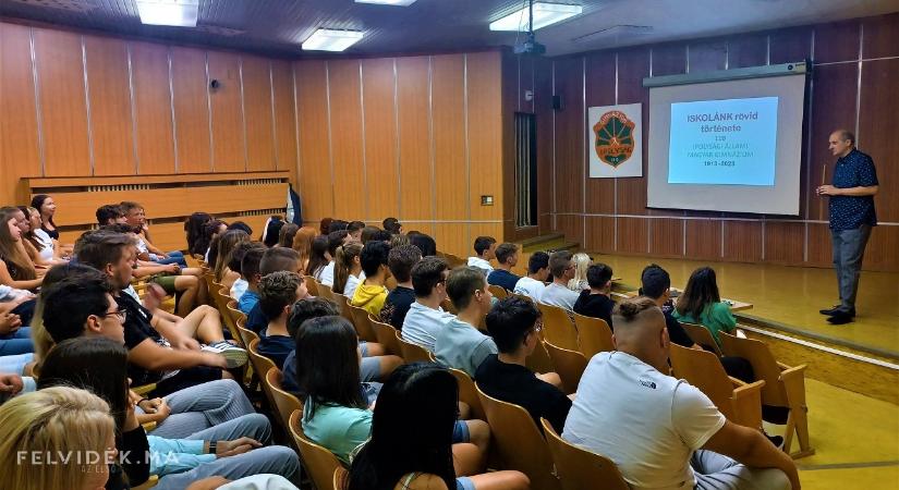Megkezdődtek a 110 éves ipolysági gimnázium jubileumi ünnepségének kísérőprogramjai