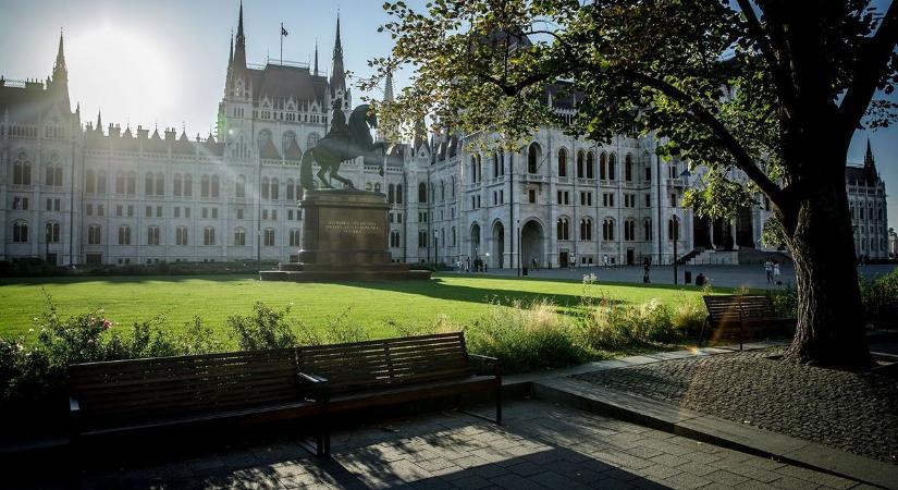 Átütő siker: hatalmas volt a tolongás a magyar eurókötvényekért
