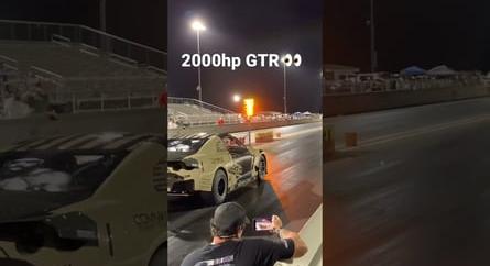 Így gyorsul a 2000 lóerős Nissan GT-R