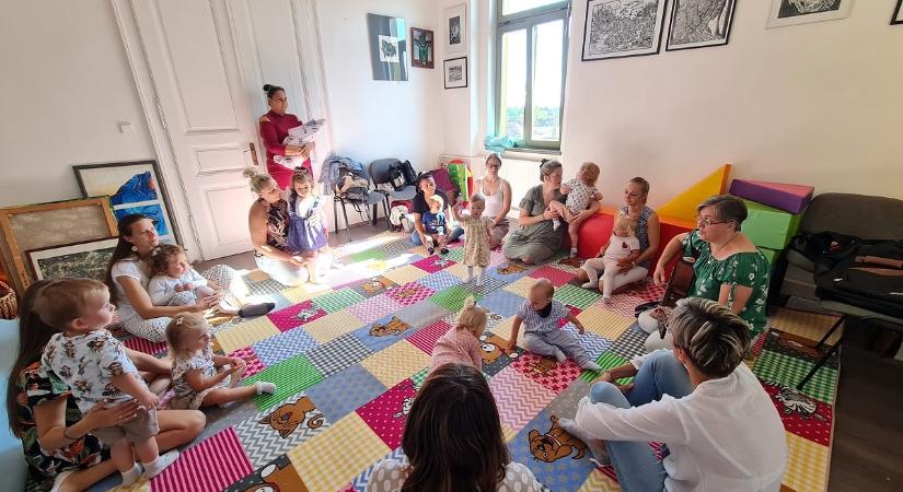 Évadnyitó a Cseperedő program Ringató foglalkozásain