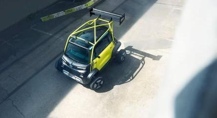 Extrém mini versenygéppel és aprócska pizzaszállítóval is készült Münchenre az Opel