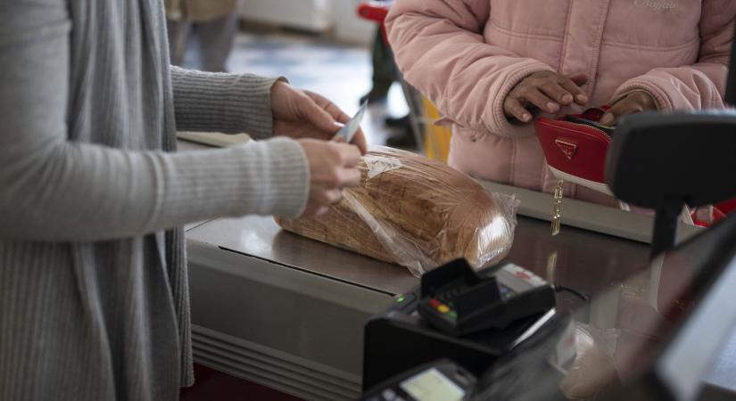 Júliusban jelentősen csökkent a kiskereskedelmi forgalom