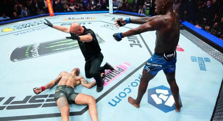 Israel Adesanya már előre megbeszélte a bíróval, hogy hagyja ünnepelni, miután kiütötte Pereirát