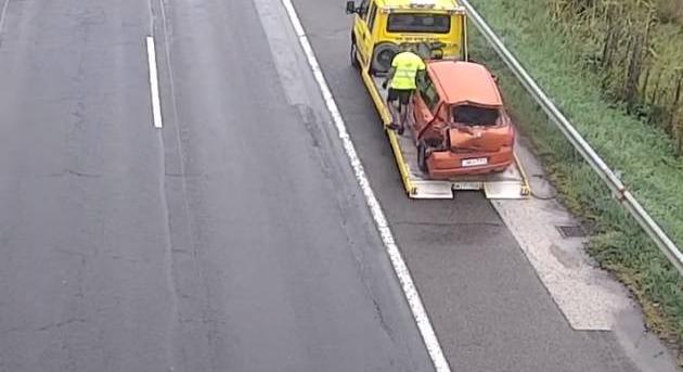 Felöklelték a Suzukit az M7-es bevezetőn - videó