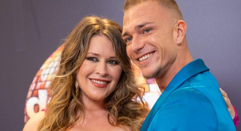 Király Linda exra dögös ruhában pózolt a fotósoknak: telt idomaira szegeződtek a szemek
