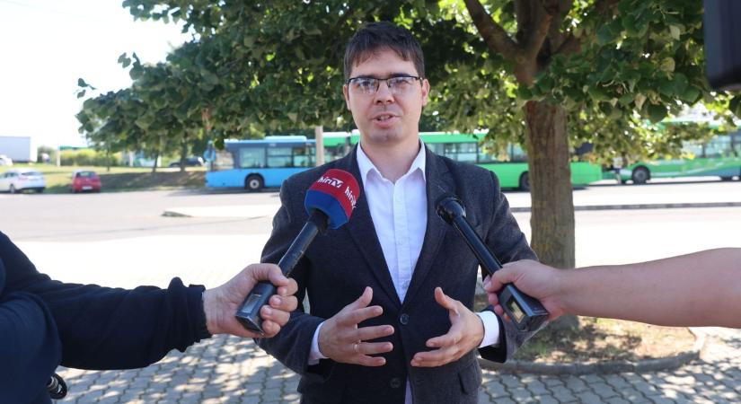 Teljes kudarc a városi közlekedés Pécsett