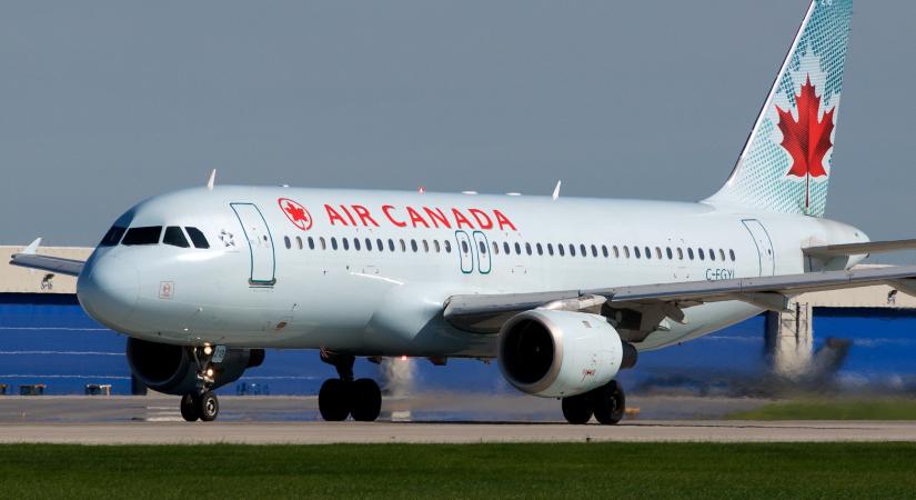 Leszállítottak két utast az Air Canada gépéről, mert nem voltak hajlandóak az összehányt ülésen utazni