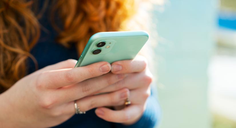 Így változtak a magyarok telefonálási szokásai a nyáron