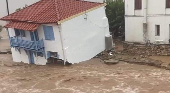 Katasztrófa Görögországban: árvíz, havazás és tornádó egy helyen, egy időben