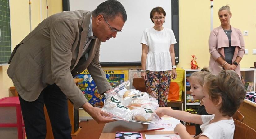 Egészséges reggelivel kezdték a napot a kisiskolások