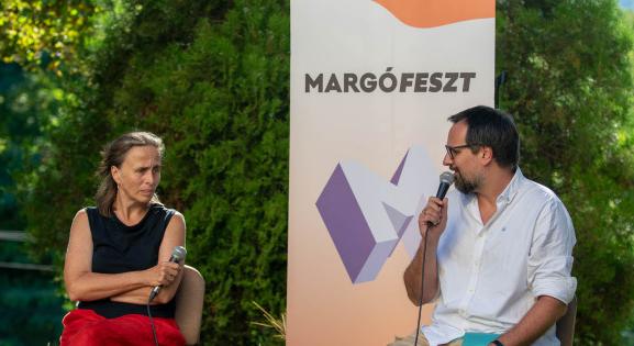 Tompa Andrea: A nők jobban ki tudják fejezni a fájdalmukat, amikor az életükről mesélnek