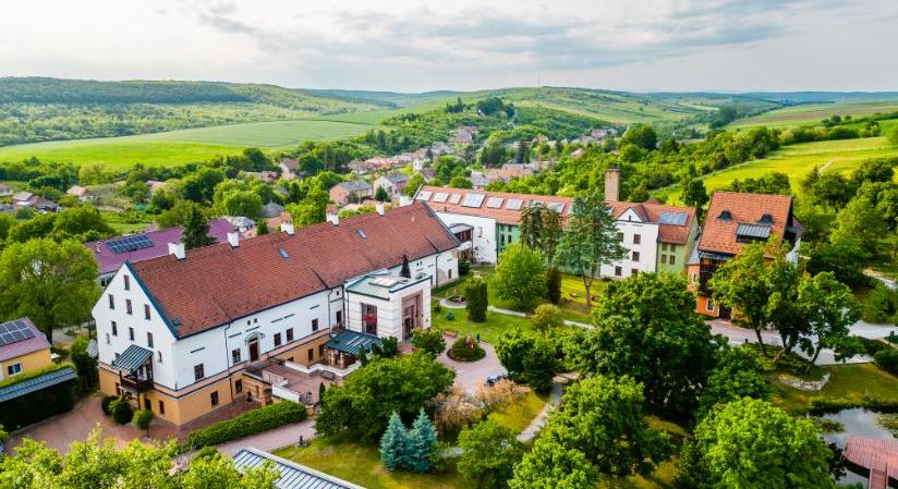 Múltidézés modern környezetben – Hotel Vécsecity****