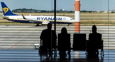 Teljesen banális hiba miatt omlott össze a brit légiirányítás a múlt héten, a Ryanair-vezér fejeket követel