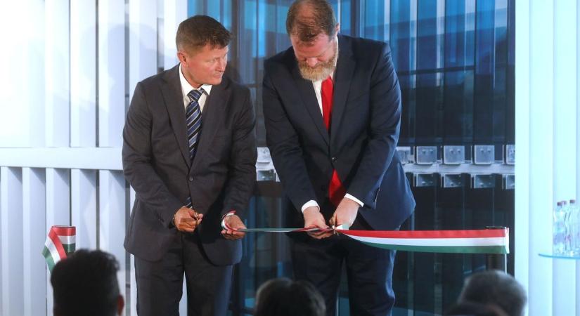 Elkészült a médiahatóság Narnia-projektje: átadták Európa legmodernebb hírközléstechnikai komplexumát