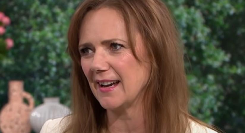Egy brit tévés szerint szépsége miatt utálja őt a többi nő