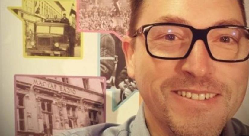 Ákos gyönyörű hölgykoszorúban: 3 lányával és feleségével fotózkodott