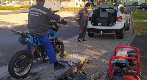 Így ellenőrzi a rendőrség, hogy valóban robogó, ami annak látszik