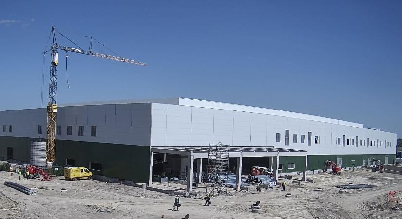 A helyi infrastruktúrát is fejleszti a Schneider Electric Dunavecsén