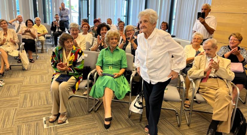Újraélték a diplomaosztót a nyugdíjas pedagógusok
