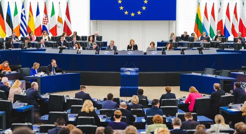 Szigorításokat szavaztak meg az EP-ben a Katargate miatt