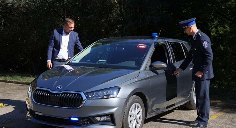 Új pofátlan(tan)ító autó állt szolgálatba a II. kerületben