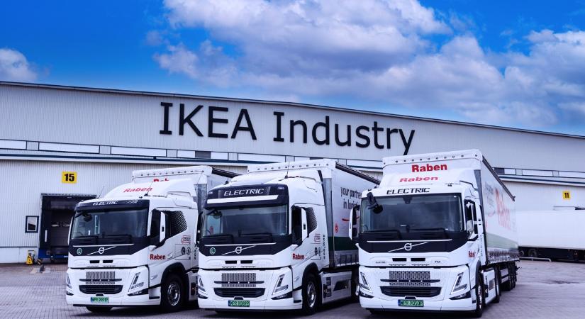 Újabb lépéseket tesz a kibocsátásmentes teherszállításért a Volvo Trucks, az IKEA Industry és a Raben Group