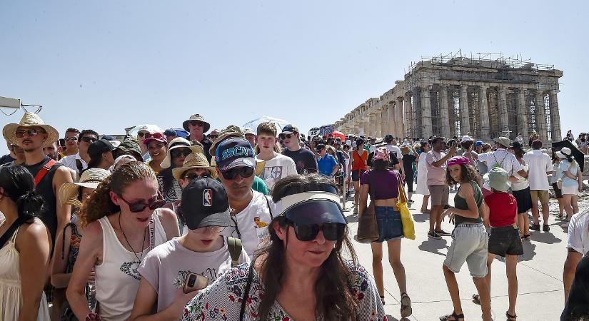 Görögországban is belefáradtak a turistahordákba, drasztikus lépésre szánták el magukat