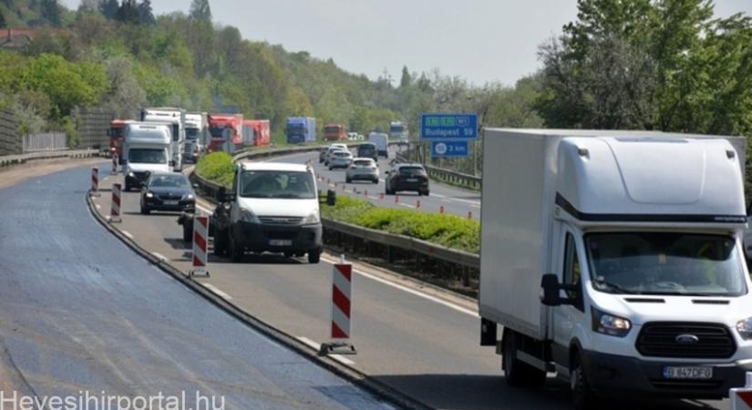 Korlátozások lassítják az autósokat az M3-as autópályán
