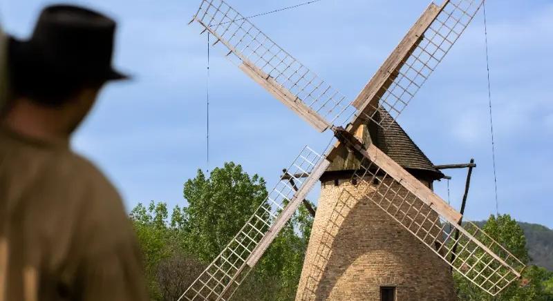 Kézi őrléstől az alakorlepényig – főszerepben a malmok a Skanzenben