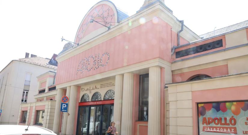 A Cannes-ban Arany Pálmát nyert 27-et is vetítik