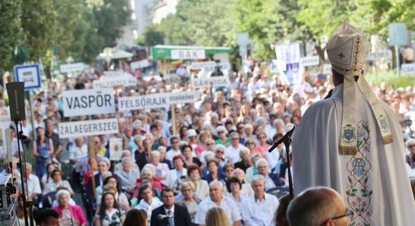 Dr. Székely János megyéspüspök celebrált szentmisét a Mária Kongresszus alkalmából Zalaegerszegen - fotók